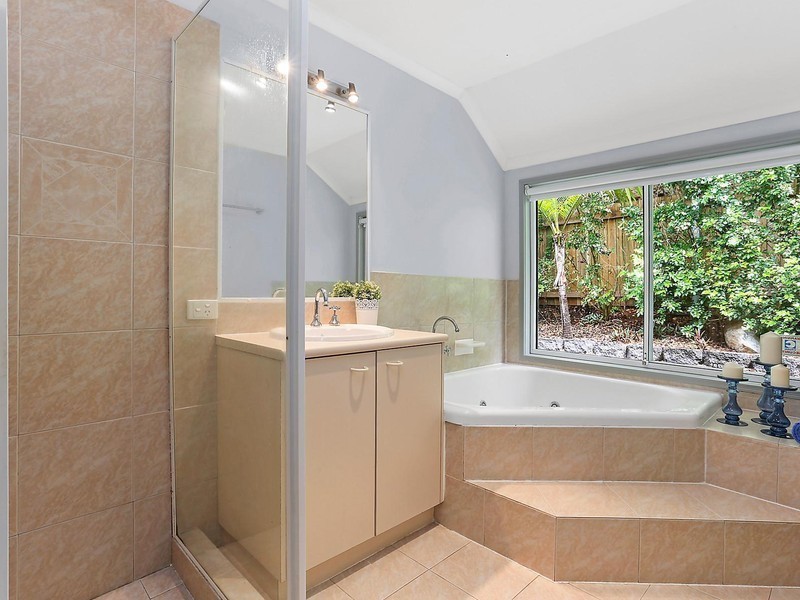 21 Maculata Drive, Chapel Hill QLD 4069