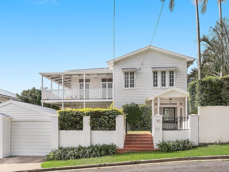 18 Goldsworthy Avenue, Hamilton QLD 4007