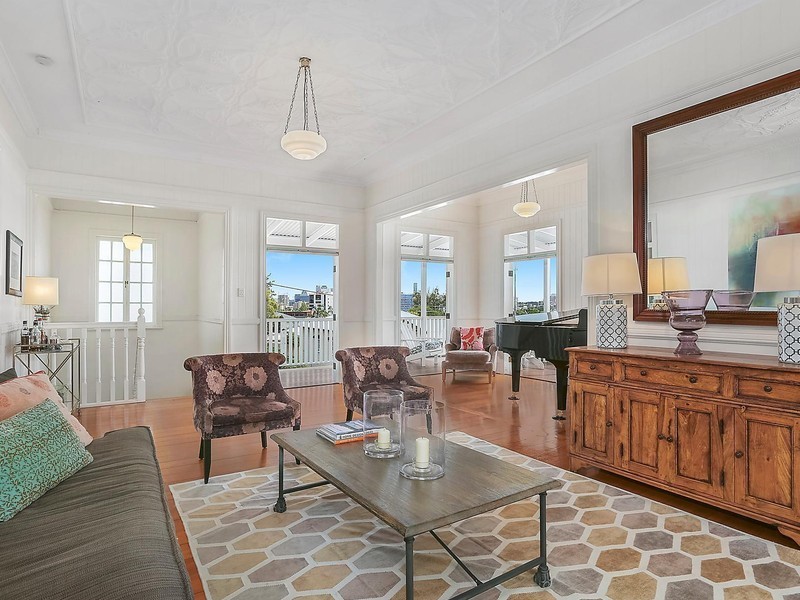 18 Goldsworthy Avenue, Hamilton QLD 4007