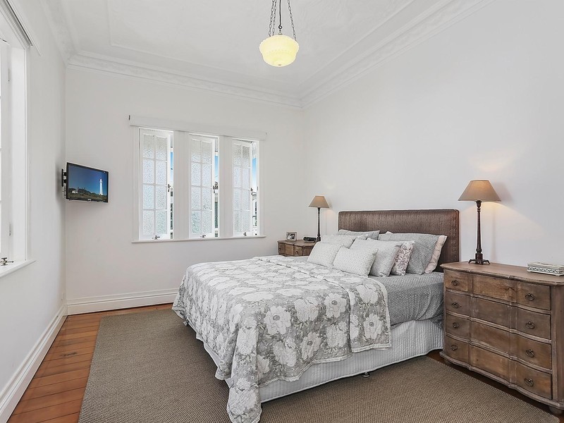 18 Goldsworthy Avenue, Hamilton QLD 4007