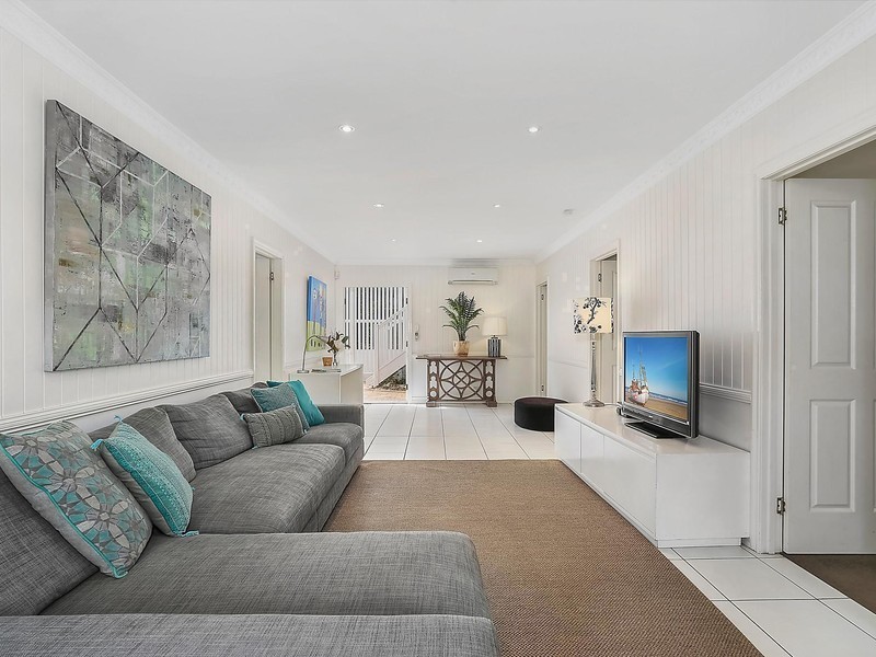 18 Goldsworthy Avenue, Hamilton QLD 4007