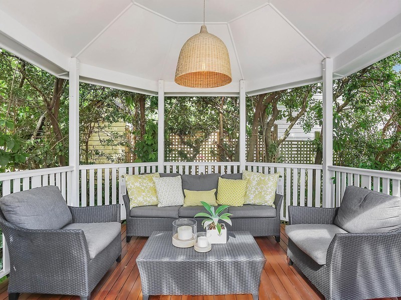 18 Goldsworthy Avenue, Hamilton QLD 4007