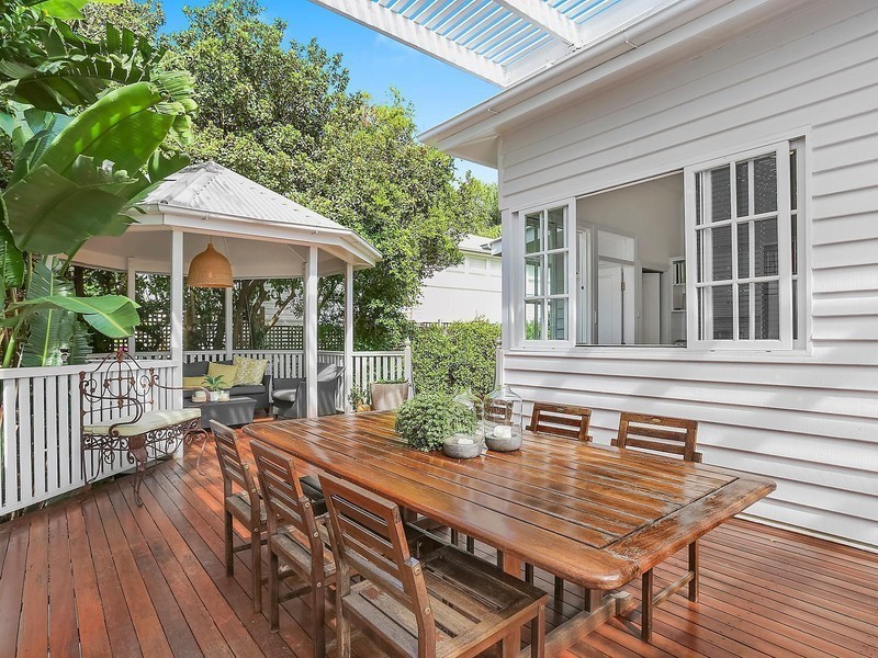 18 Goldsworthy Avenue, Hamilton QLD 4007