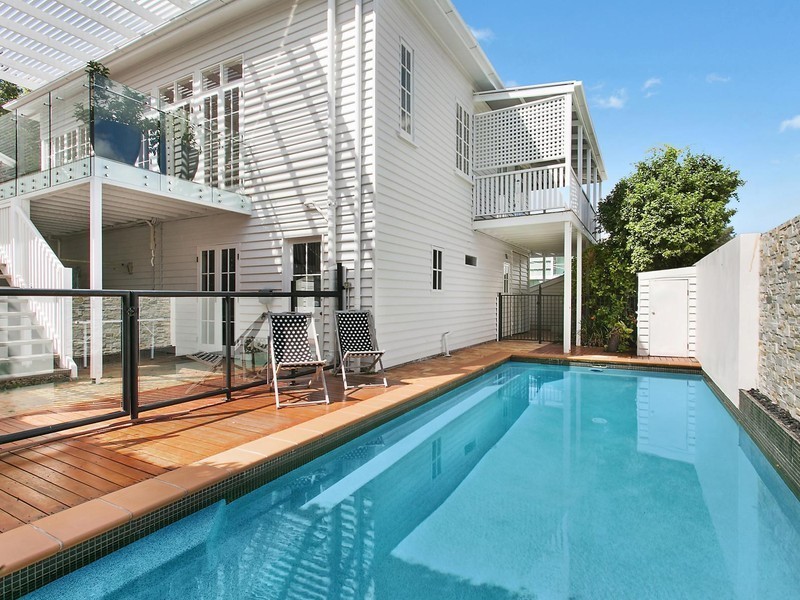 18 Goldsworthy Avenue, Hamilton QLD 4007