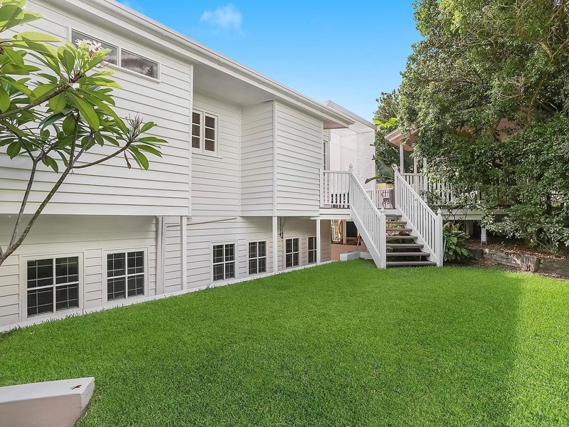 18 Goldsworthy Avenue, Hamilton QLD 4007