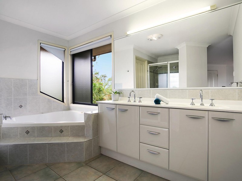 9 Moncrieff Court, Mount Ommaney QLD 4074