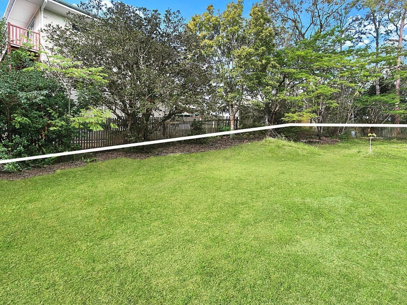 14 Noreen Street, Chapel Hill QLD 4069