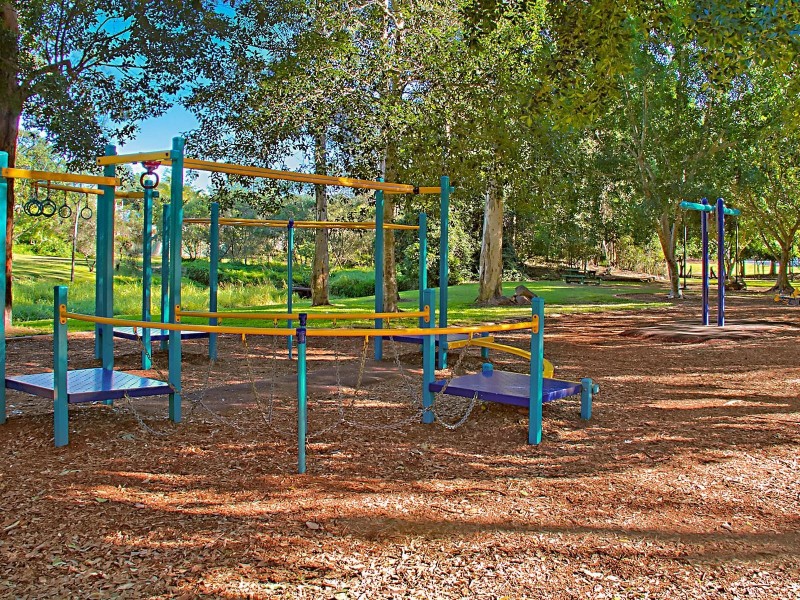 14 Noreen Street, Chapel Hill QLD 4069