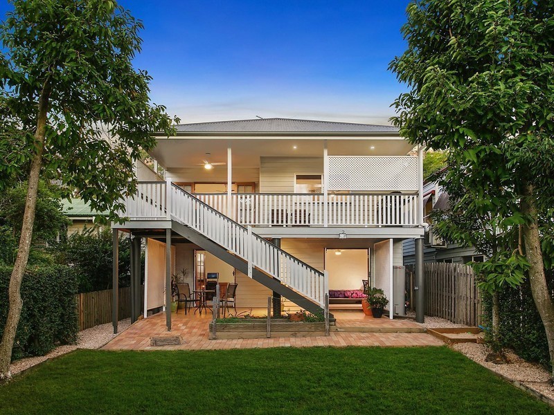 19 Saunders Street, Indooroopilly QLD 4068