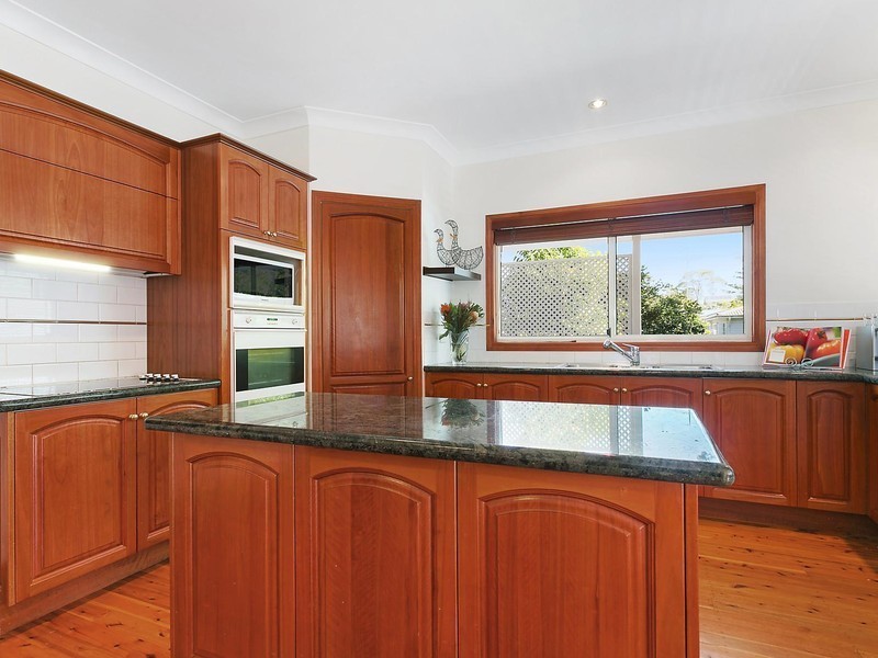 19 Saunders Street, Indooroopilly QLD 4068