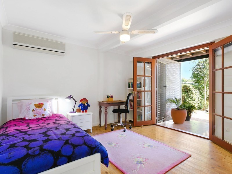 19 Saunders Street, Indooroopilly QLD 4068