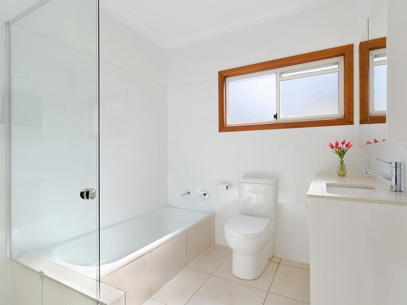 19 Saunders Street, Indooroopilly QLD 4068