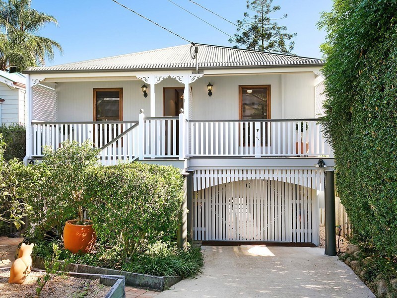 19 Saunders Street, Indooroopilly QLD 4068