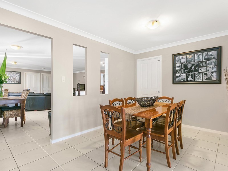 2 Highland Place, Forest Lake QLD 4078