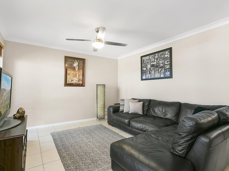 2 Highland Place, Forest Lake QLD 4078
