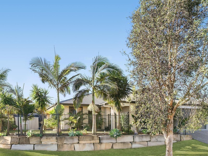 2 Highland Place, Forest Lake QLD 4078