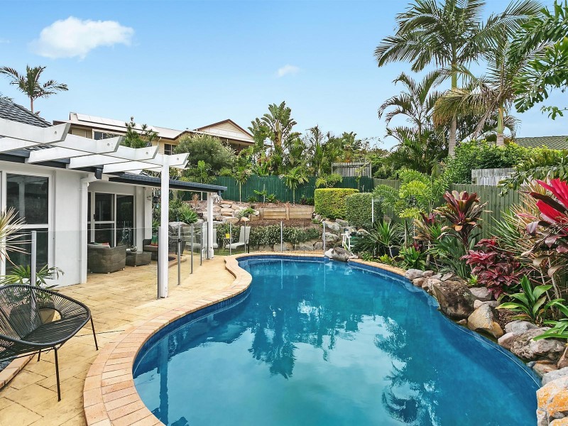 9 Drysdale Crescent, Brookfield QLD 4069