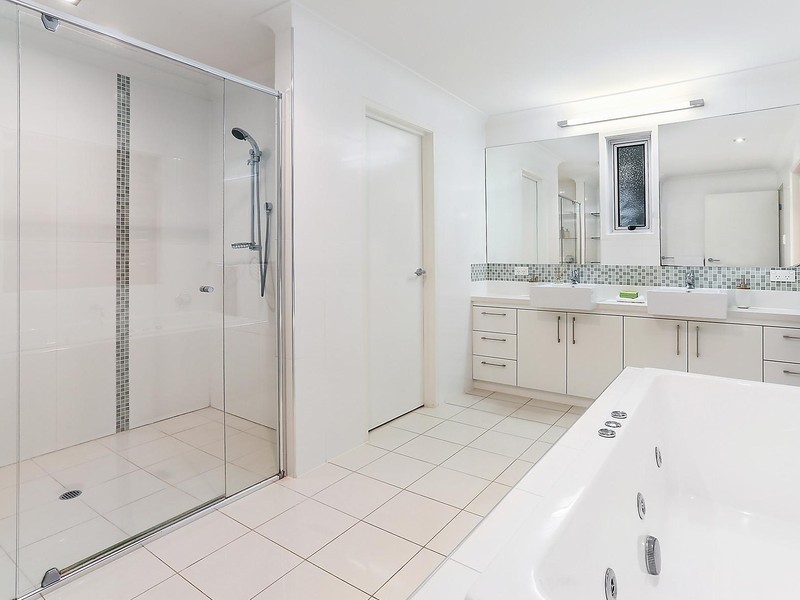 153 Taringa Parade, Indooroopilly QLD 4068