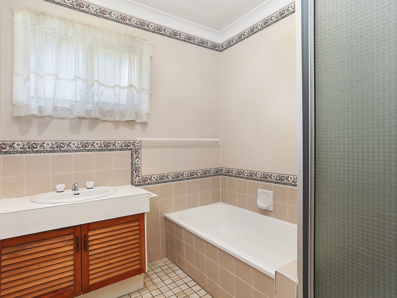 74 Springfield Street, Macgregor QLD 4109