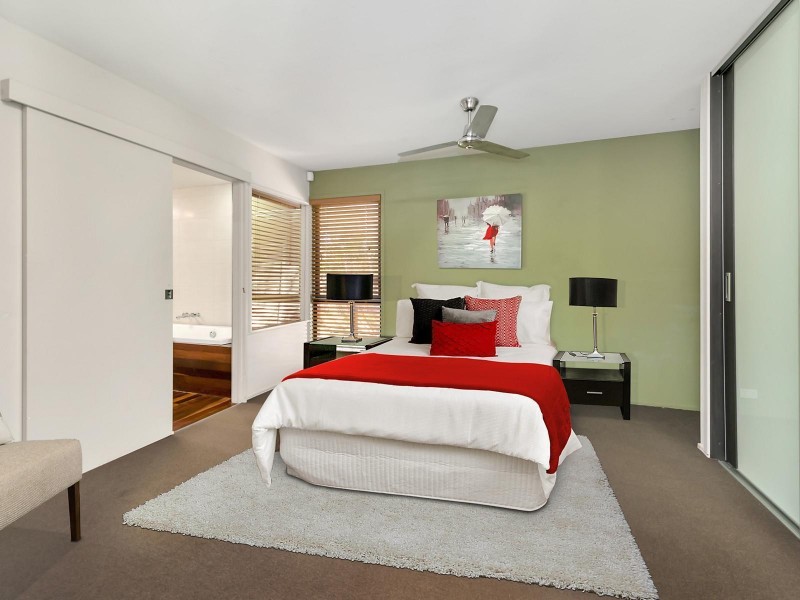 5 Blackstone Street, Indooroopilly QLD 4068