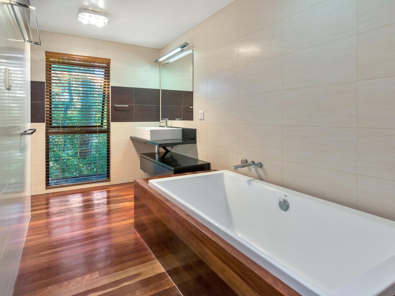 5 Blackstone Street, Indooroopilly QLD 4068