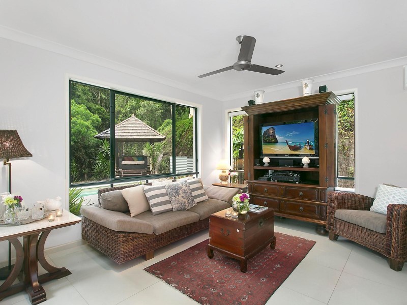 14 Summit Place, Mount Ommaney QLD 4074