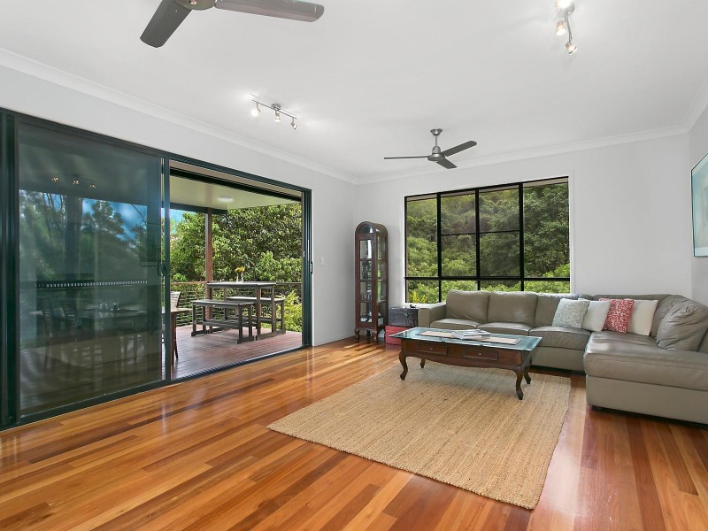 14 Summit Place, Mount Ommaney QLD 4074