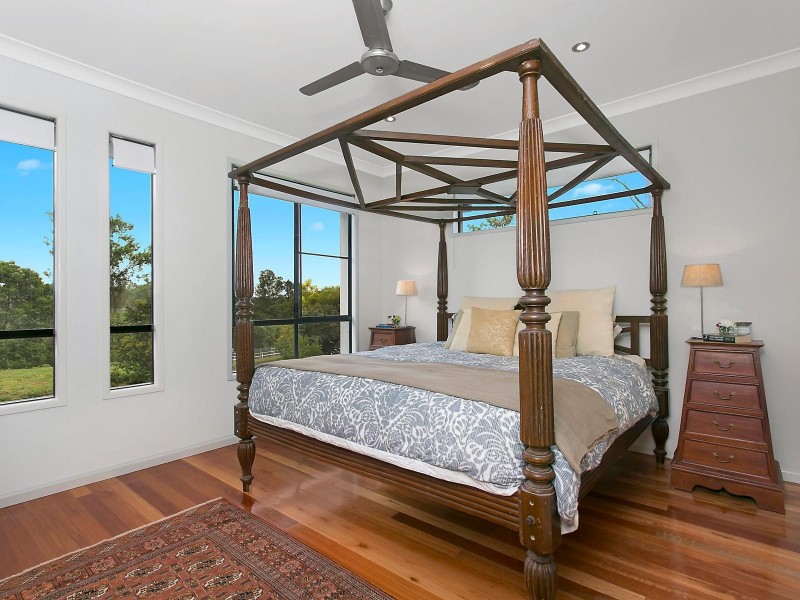 14 Summit Place, Mount Ommaney QLD 4074