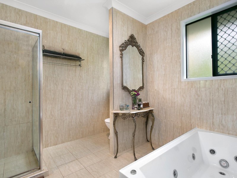 14 Summit Place, Mount Ommaney QLD 4074