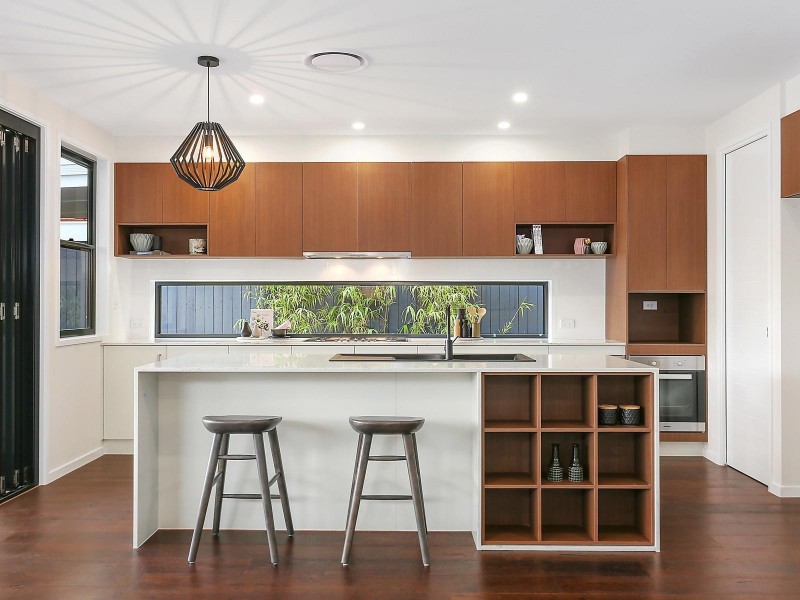 77 Eighth Avenue, St Lucia QLD 4067