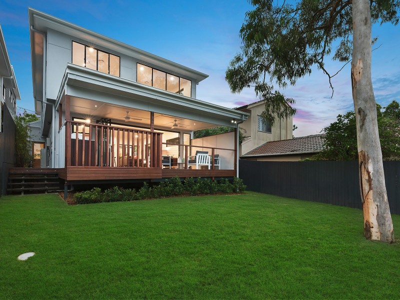 77 Eighth Avenue, St Lucia QLD 4067