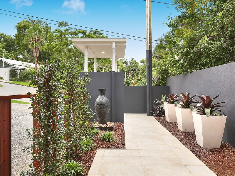 77 Eighth Avenue, St Lucia QLD 4067