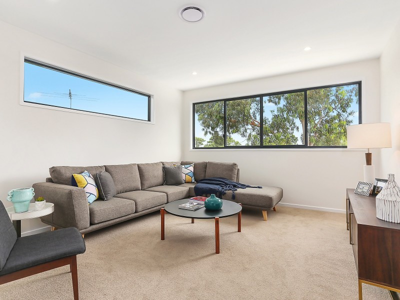 77 Eighth Avenue, St Lucia QLD 4067