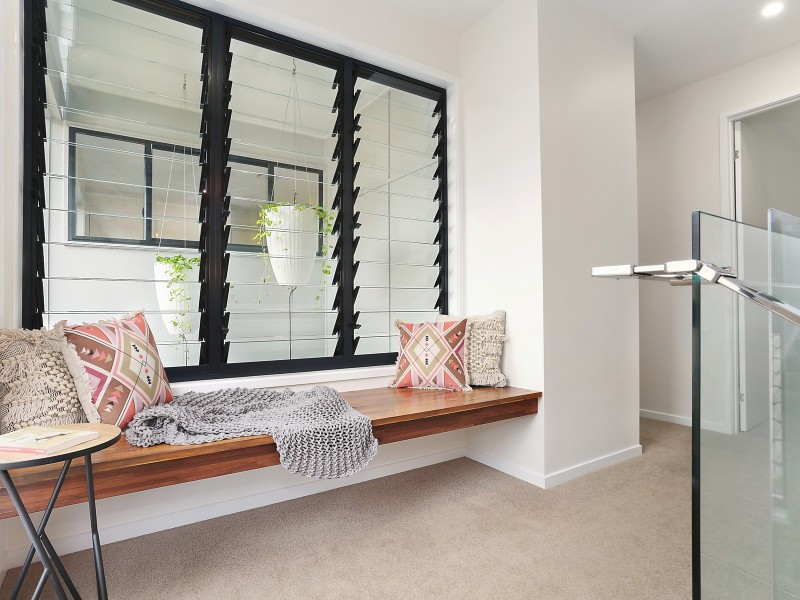 77 Eighth Avenue, St Lucia QLD 4067