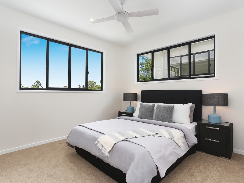 77 Eighth Avenue, St Lucia QLD 4067