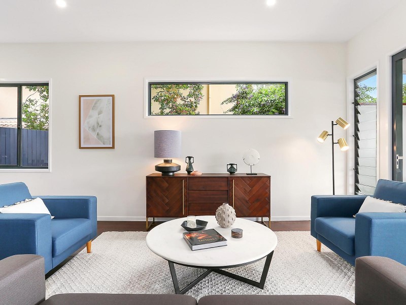 77 Eighth Avenue, St Lucia QLD 4067