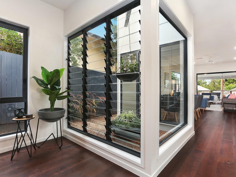 77 Eighth Avenue, St Lucia QLD 4067