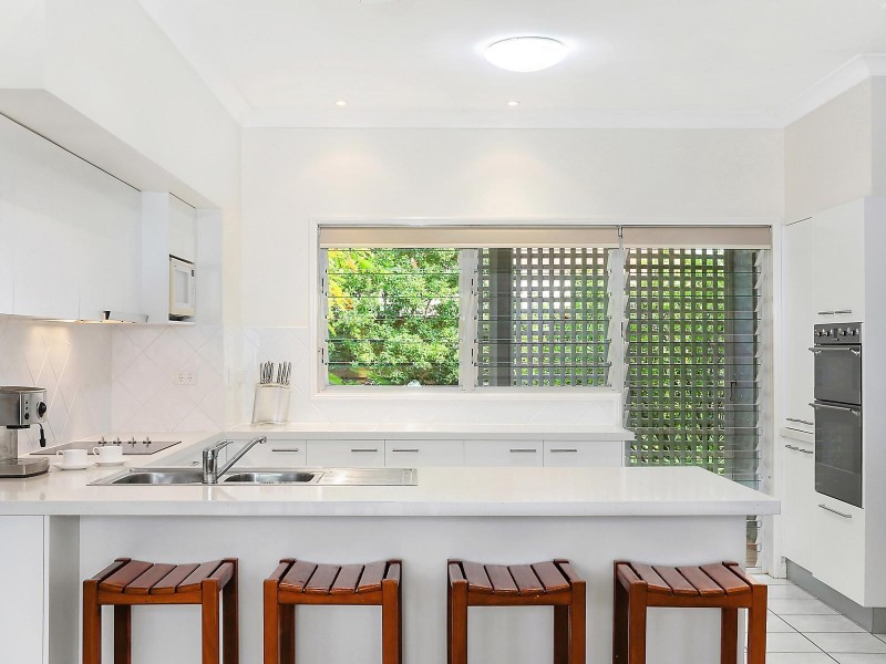 11 Ngeringa Crescent, Chapel Hill QLD 4069