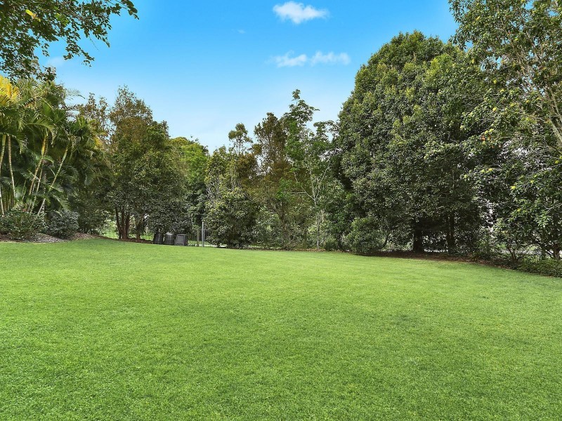 11 Ngeringa Crescent, Chapel Hill QLD 4069