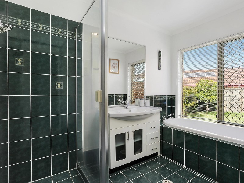 21 Van Dyke Crescent, Mcdowall QLD 4053