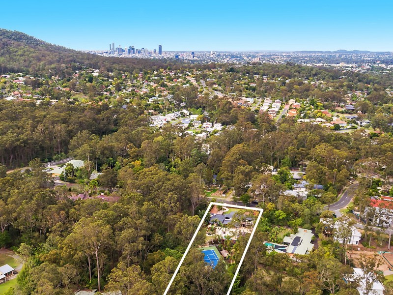 7 Kirkdale Road, Chapel Hill QLD 4069