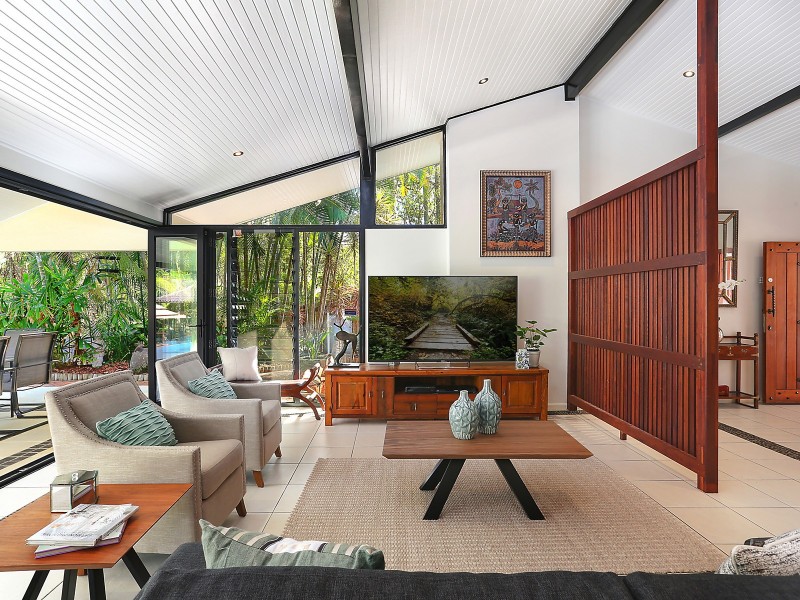 7 Kirkdale Road, Chapel Hill QLD 4069