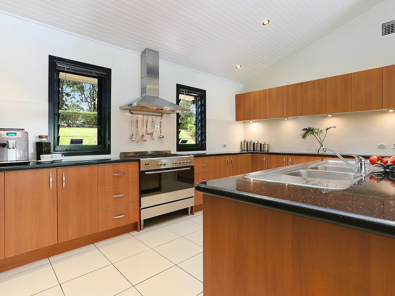 7 Kirkdale Road, Chapel Hill QLD 4069