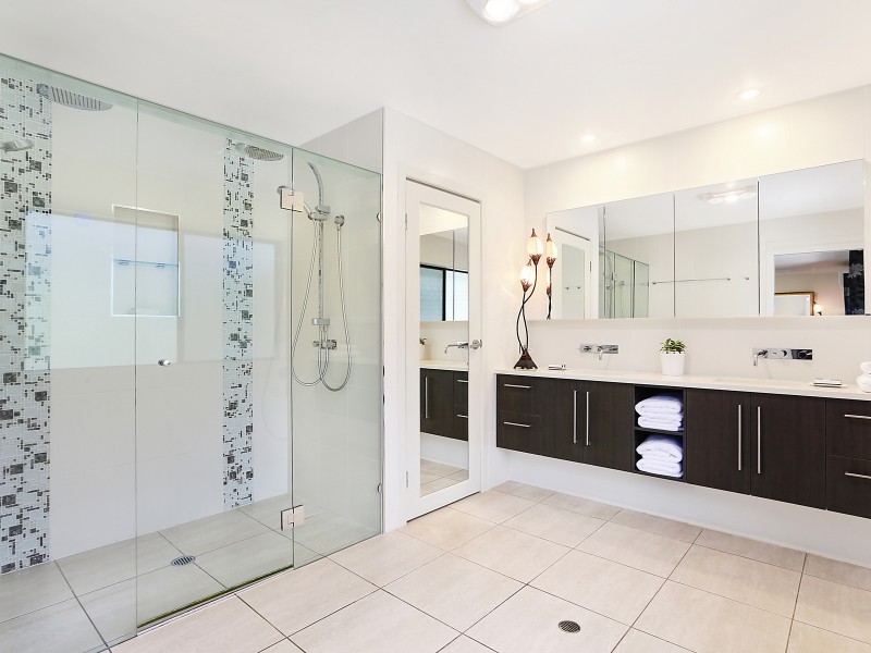 7 Kirkdale Road, Chapel Hill QLD 4069