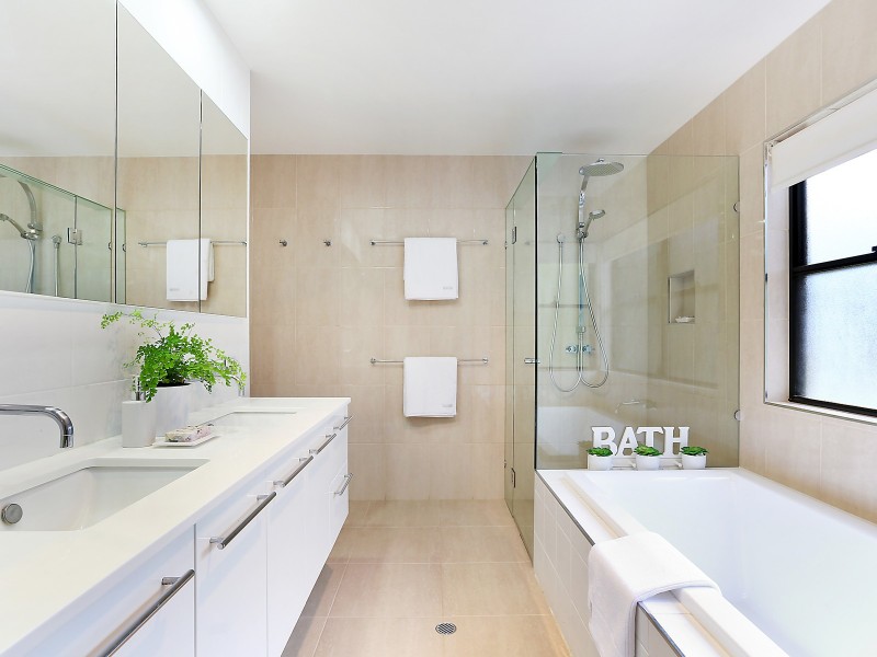 7 Kirkdale Road, Chapel Hill QLD 4069