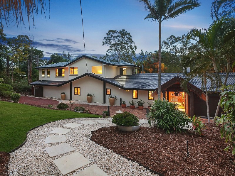 7 Kirkdale Road, Chapel Hill QLD 4069