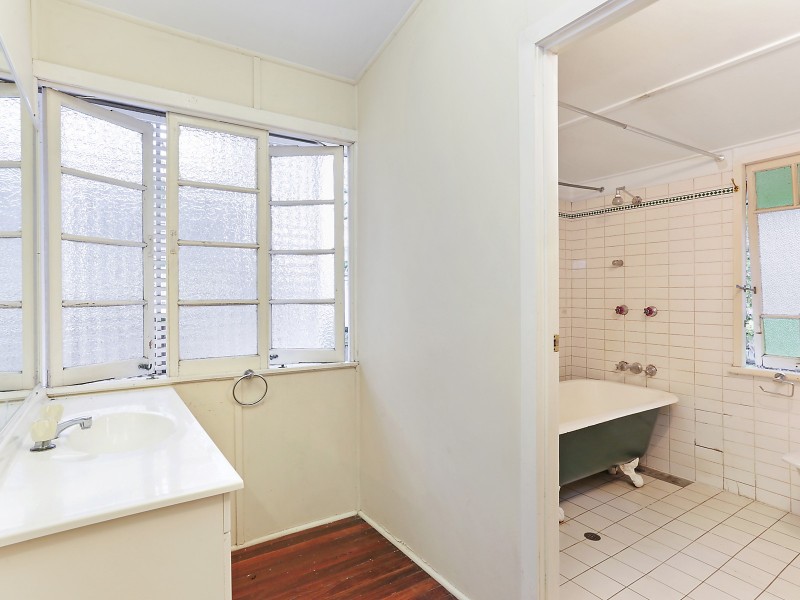 70 Fairfield Road, Fairfield QLD 4103