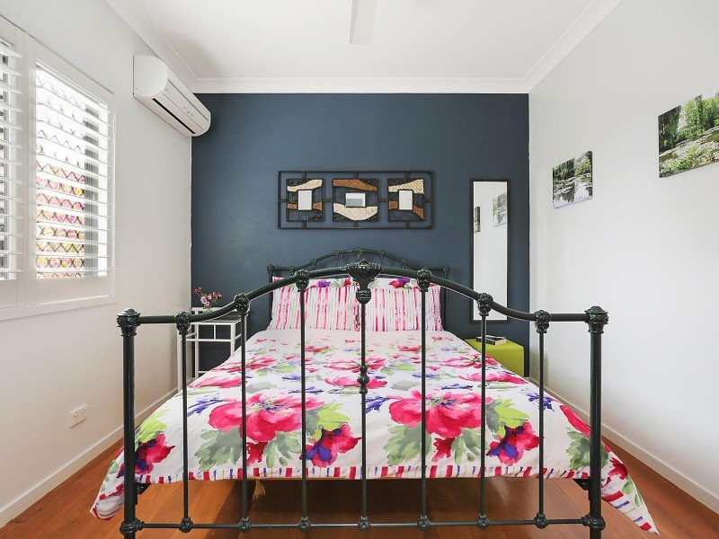 25 Burns Parade, Chapel Hill QLD 4069