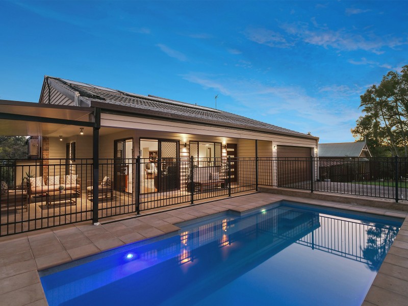 19 Sleaford Street, Chapel Hill QLD 4069