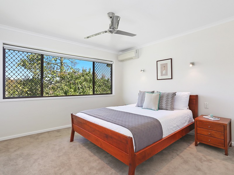 19 Sleaford Street, Chapel Hill QLD 4069